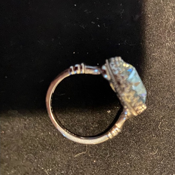 COPY - Beautifully set blue sapphire CZ set in silver - Picture 2 of 2